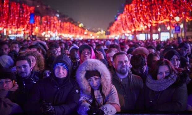 Pháo hoa thắp sáng trời Âu thời khắc bước sang năm mới 2020 - 12