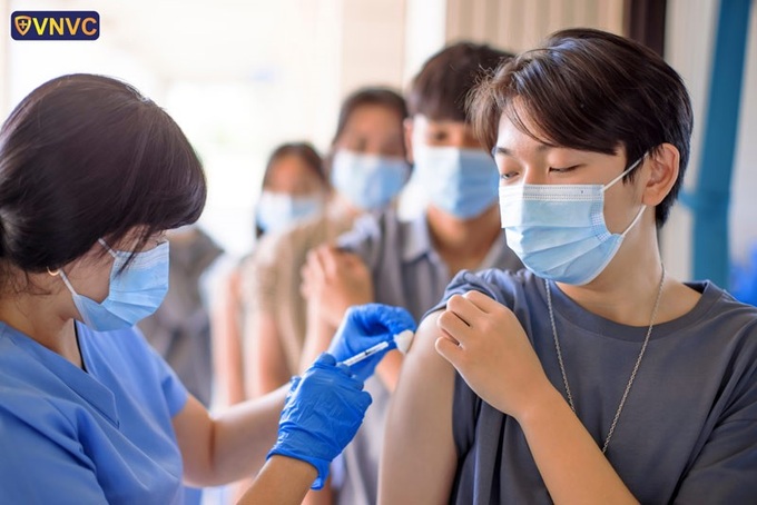 Tiêm vaccine Covid-19 cho trẻ từ 5-12 tuổi chính là giải pháp căn cơ và lâu dài, bảo vệ trẻ trước những ảnh hưởng nặng nề của Covid-19