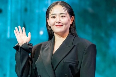 Mỹ nhân “Trái tim mùa thu” thông báo kết hôn, hé lộ danh tính chú rể