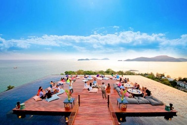 Những bể bơi khách sạn độc đáo nhất hành tinh