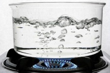 Đề thi Văn "nếu em phải ở trong nước sôi...": Không phản cảm nhưng có sạn!