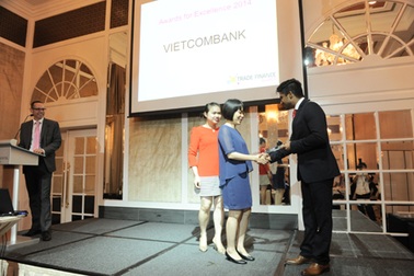 Vietcombank lần thứ7 liên tiếp được tạp chí quốc tế vinh danh 