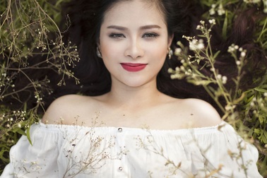 Hoàng Yến ngày càng nữ tính và gợi cảm