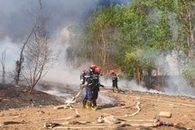 Khẩn trương dập tắt vụ cháy lớn tại Nhà máy rác Chư Sê