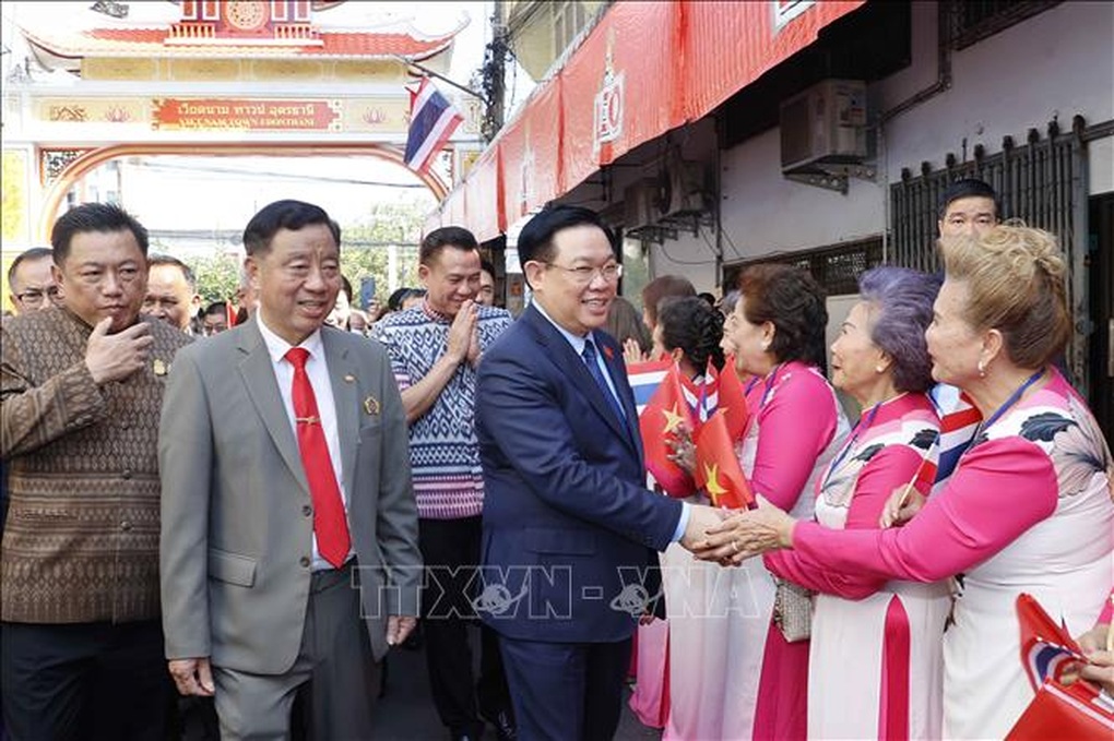 Chủ tịch Quốc hội khai trương Phố Việt Nam tại Udon Thani, Thái Lan - 3 Chủ tịch Quốc hội khai trương Phố Việt Nam tại Udon Thani, Thái Lan - 3