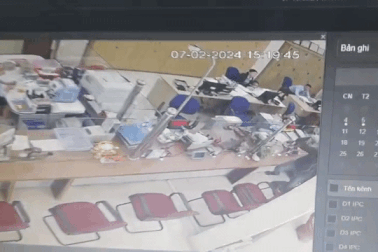 Người đàn ông bịt kín mặt, mang súng đi cướp ngân hàng ở Lâm Đồng