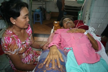 Thiếu tiền lọc máu, bác nông dân nằm chờ chết