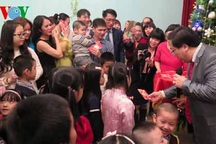 Cán bộ, nhân viên Đại sứ quán Việt Nam tại Nga mừng Xuân mới Ất Mùi