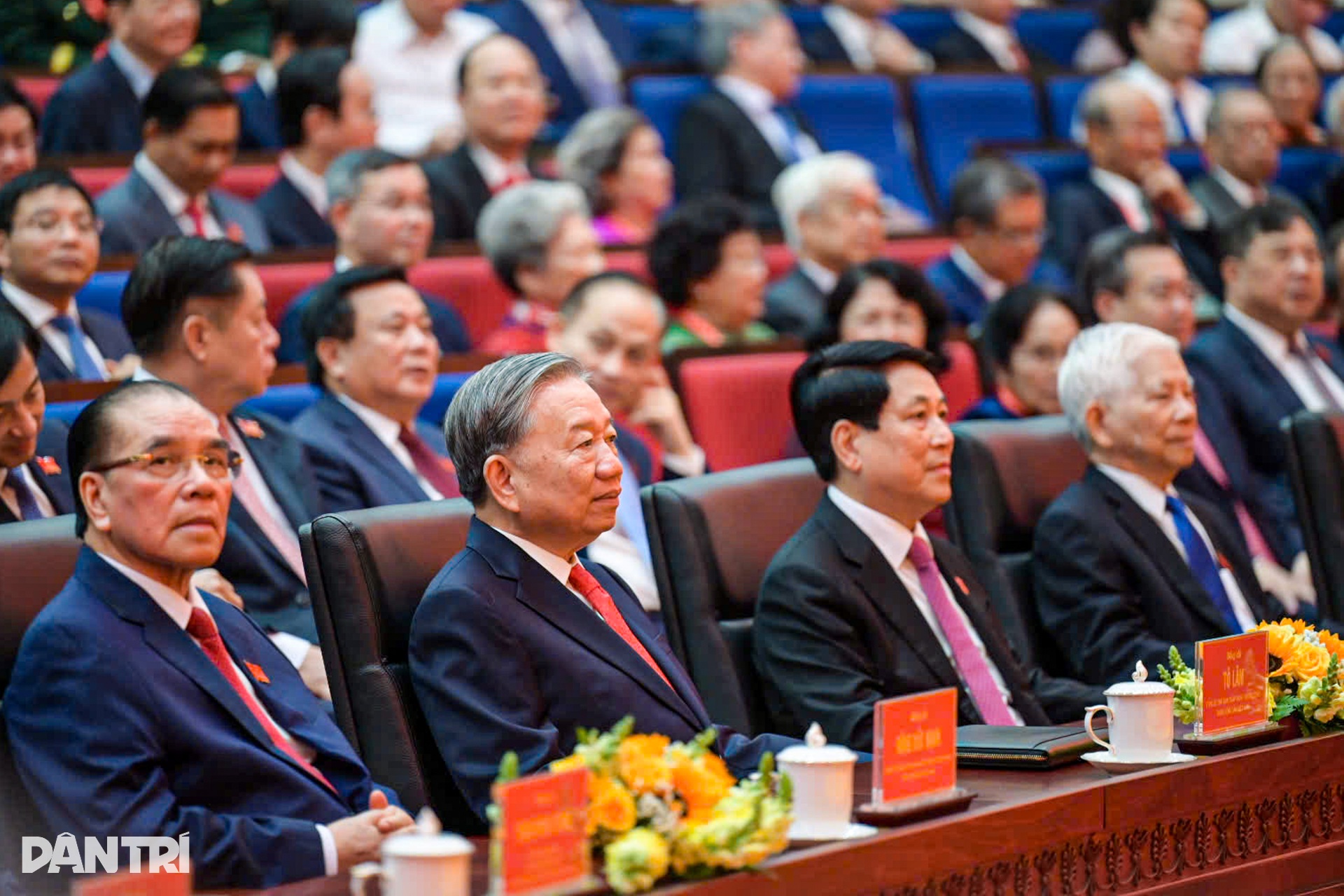 Tổng Bí thư Tô Lâm cùng các lãnh đạo xem triển lãm ở Đại hội Đảng bộ TPHCM - 9