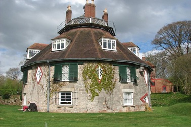 Ngôi nhà có 16 mặt tiền độc đáo, không bao giờ vắng ánh mặt trời