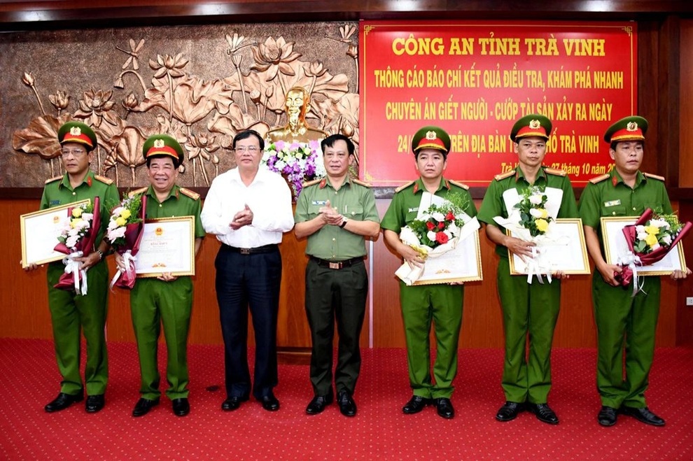 Vụ đâm 2 vợ chồng: Nạn nhân là nguyên giám đốc sở, thủ phạm nghiện game - 2 Vụ đâm 2 vợ chồng: Nạn nhân là nguyên giám đốc sở, thủ phạm nghiện game - 2