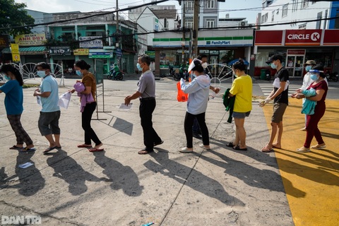 Gần 10.000 người dân được tiêm vắc xin Vero Cell tại một điểm tiêm ở TPHCM