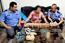 Người đàn ông Trung Quốc vét tiền tiết kiệm phát hết cho người lạ vì buồn