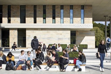 Đại học ở Anh đồng loạt lên tiếng việc Chính phủ nước này “bỏ lỡ” sinh viên nước ngoài