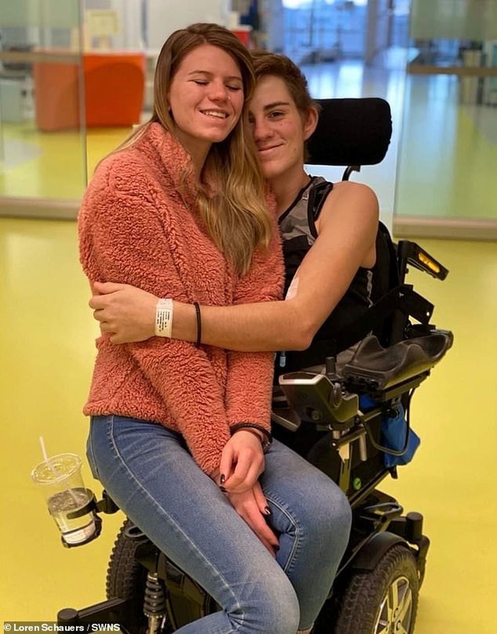 Cuộc sống của người thanh niên phải phẫu thuật cắt bỏ nửa thân dưới - 2 Cuộc sống của người thanh niên phải phẫu thuật cắt bỏ nửa thân dưới - 2