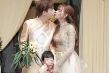 Biểu cảm đáng yêu của con trai Thu Thủy trong hôn lễ của mẹ