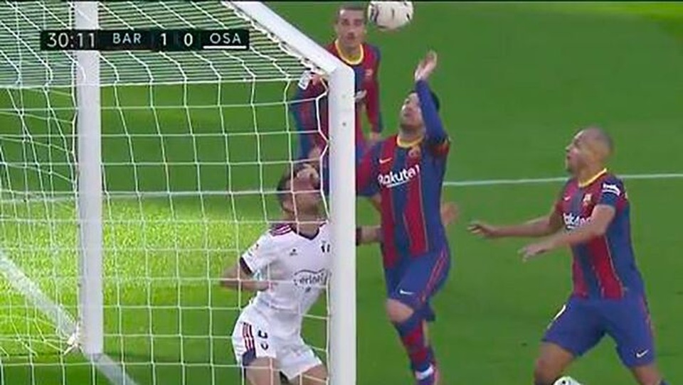 Messi sẽ bị phạt vì hành động tri ân huyền thoại Maradona - 2 Messi sẽ bị phạt vì hành động tri ân huyền thoại Maradona - 2