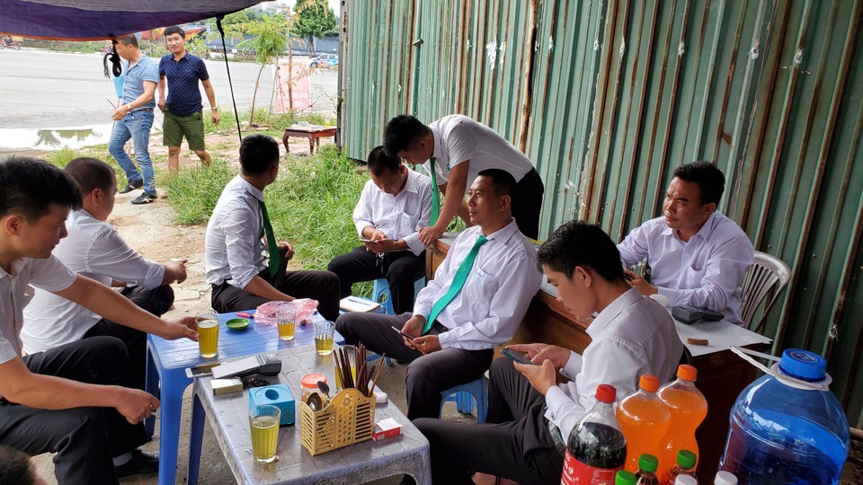 Hà Nội: Lái xe taxi điêu đứng vì Covid-19 - 3 Hà Nội: Lái xe taxi điêu đứng vì Covid-19 - 3