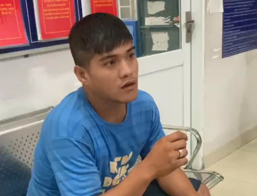 Tạm giữ nam thanh niên tạt sơn, khủng bố con nợ ở TPHCM - 1 Tạm giữ nam thanh niên tạt sơn, khủng bố con nợ ở TPHCM - 1