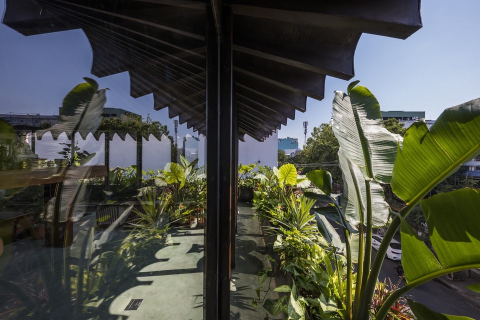 Quán cà phê cải tạo từ biệt thự cổ, đẹp như ốc đảo xanh giữa lòng Đà Nẵng - 13 Quán cà phê cải tạo từ biệt thự cổ, đẹp như ốc đảo xanh giữa lòng Đà Nẵng - 13