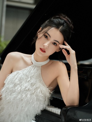 Nhan sắc thật của "tượng đài nhan sắc" Trương Bá Chi ở tuổi 44 - 7