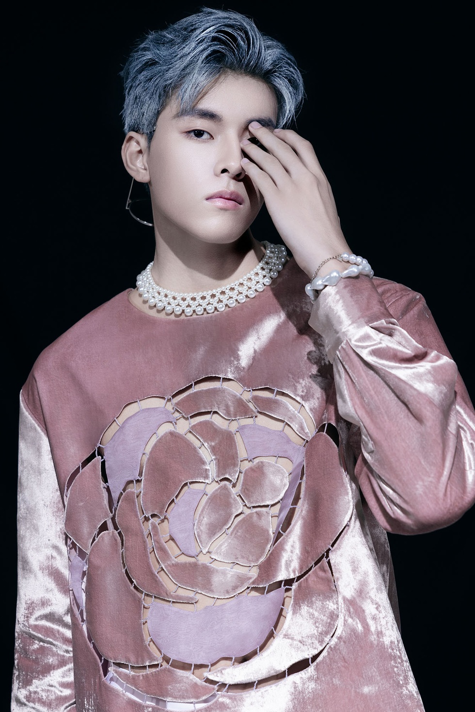 Tranh cãi về việc đàn ông thời nay mặc đồ xuyên thấu, phụ nữ đeo cà vạt - 21 Tranh cãi về việc đàn ông thời nay mặc đồ xuyên thấu, phụ nữ đeo cà vạt - 21