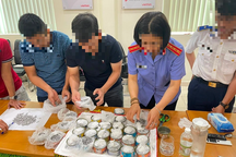 Lật tẩy kiện hàng từ nước ngoài gửi về Đà Nẵng