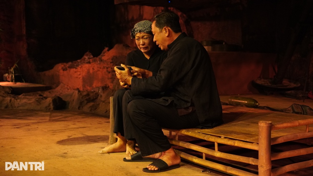 Anh nông dân, chị bán hàng ở Củ Chi làm diễn viên, khiến khán giả bật khóc - 2 Anh nông dân, chị bán hàng ở Củ Chi làm diễn viên, khiến khán giả bật khóc - 2