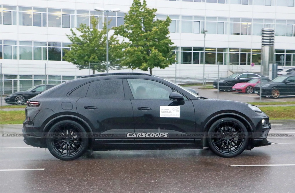 Porsche Macan EV chạy điện lộ diện, thiết kế khác đáng kể bản chạy xăng - 2 Porsche Macan EV chạy điện lộ diện, thiết kế khác đáng kể bản chạy xăng - 2