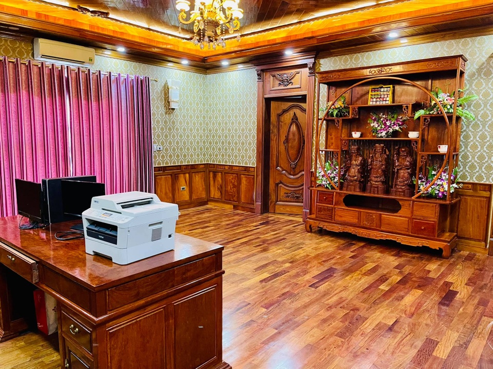 Choáng ngợp biệt thự siêu sang, nội thất dát toàn gỗ quý ở Bắc Ninh - 8 Choáng ngợp biệt thự siêu sang, nội thất dát toàn gỗ quý ở Bắc Ninh - 8