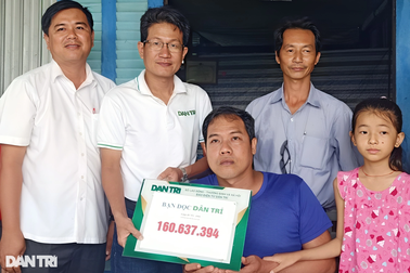 Bé gái 10 tuổi chăm cha tật nguyền được bạn đọc giúp hơn 190 triệu đồng