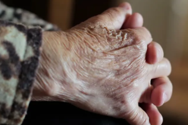 Bà cụ sống tiết kiệm cả cuộc đời, để lại 40 tỷ đồng làm từ thiện