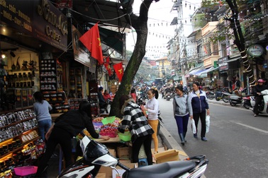 CSGT xử phạt người đi bộ: Không có cơ hội đi đúng luật!