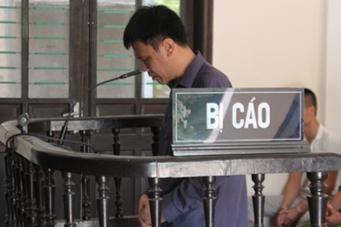 Giết “bồ” nhưng bắn trúng cháu bé hàng xóm