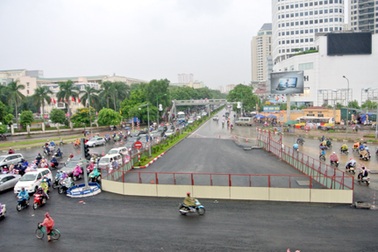 Chính thức cấm ô tô qua đường Cầu Giấy