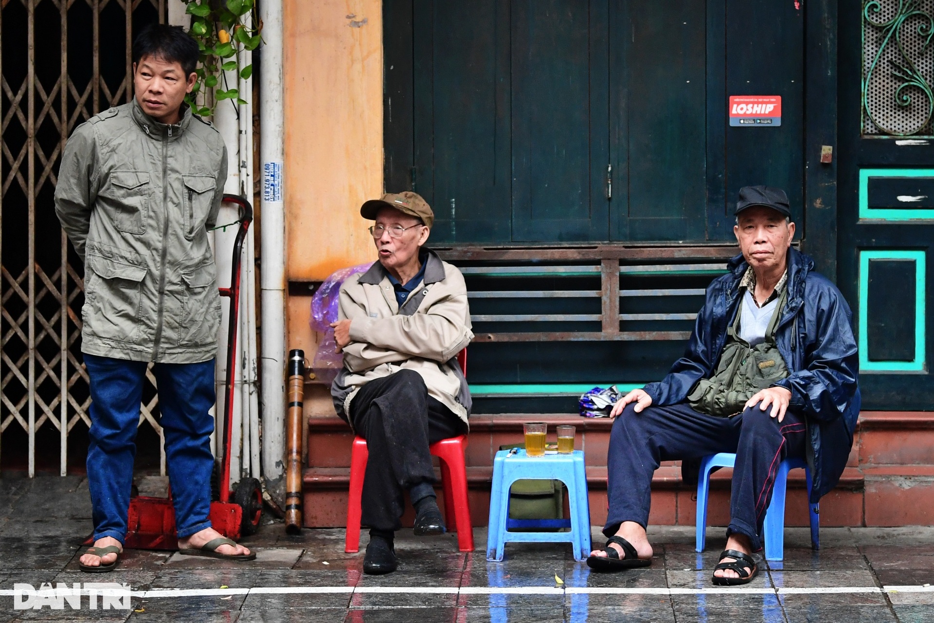 Hà Nội mưa rét, người dân dậy sớm đi làm vẫn không thoát cảnh tắc đường - 4