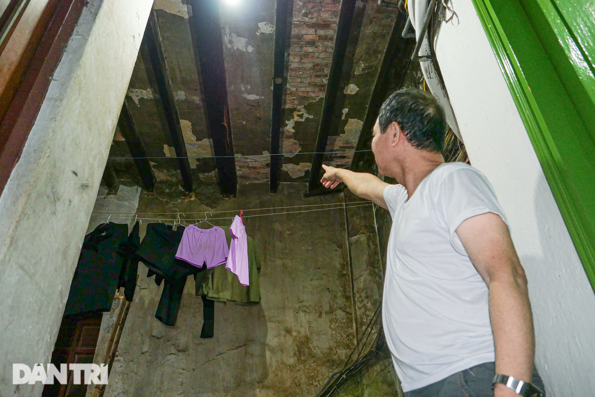 Nhà ổ chuột trên đất vàng ở Hà Nội, giá trăm triệu đồng/m2 vẫn không bán - 8