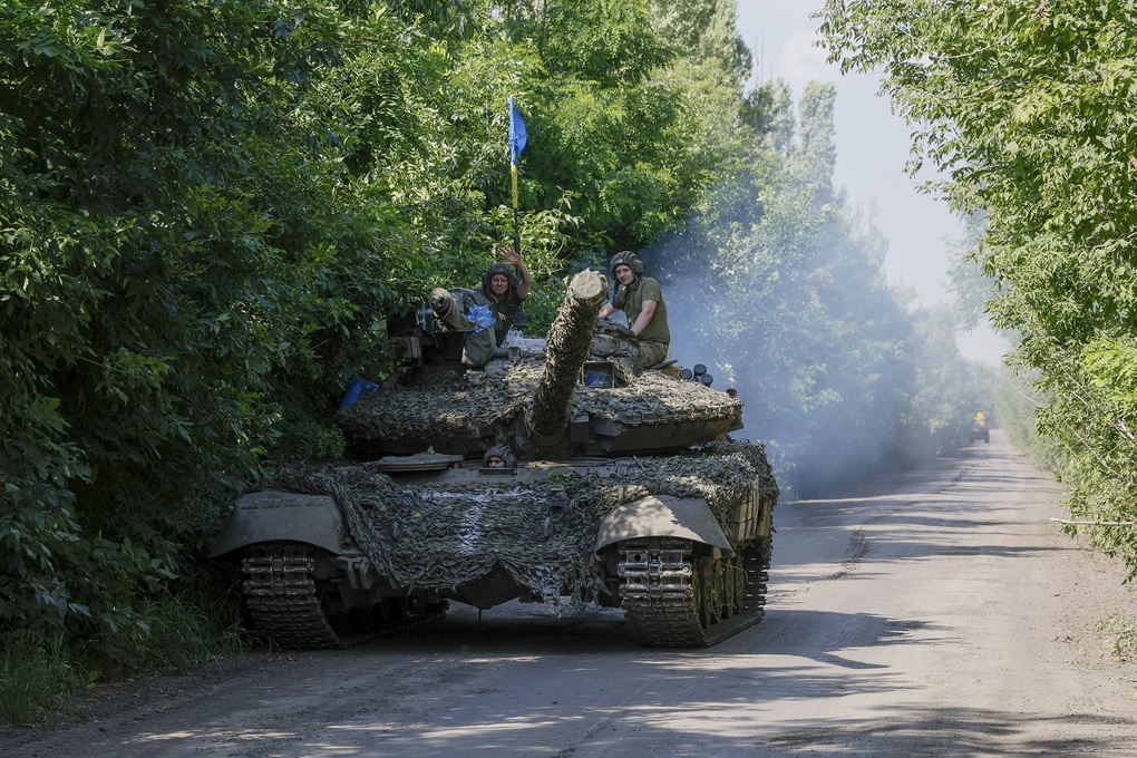 Ukraine dồn lực phản công, Nga kháng cự quyết liệt giữ thành trì Donbass - 1 Ukraine dồn lực phản công, Nga kháng cự quyết liệt giữ thành trì Donbass - 1