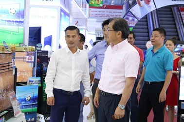 Phó Chủ tịch tập đoàn Sony ghé thăm siêu thị điện máy Pico trong chuyến công tác Việt Nam