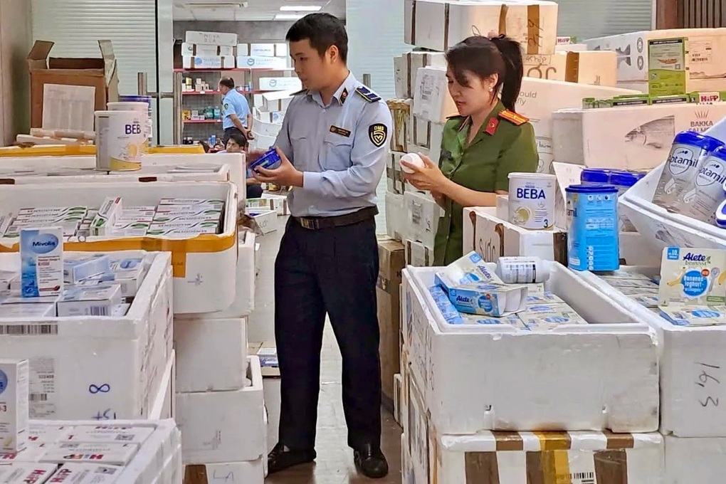 Gom hàng nghìn hộp sữa, mỹ phẩm trôi nổi về bán qua Zalo, Facebook - 1 Gom hàng nghìn hộp sữa, mỹ phẩm trôi nổi về bán qua Zalo, Facebook - 1