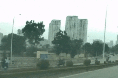 Siêu xe McLaren 650S trị giá hơn 10 tỷ đồng mất lái, xoay 180 độ trên đường