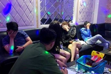 Hàng chục nam nữ trong nhiều phòng hát karaoke chơi ma túy lúc rạng sáng