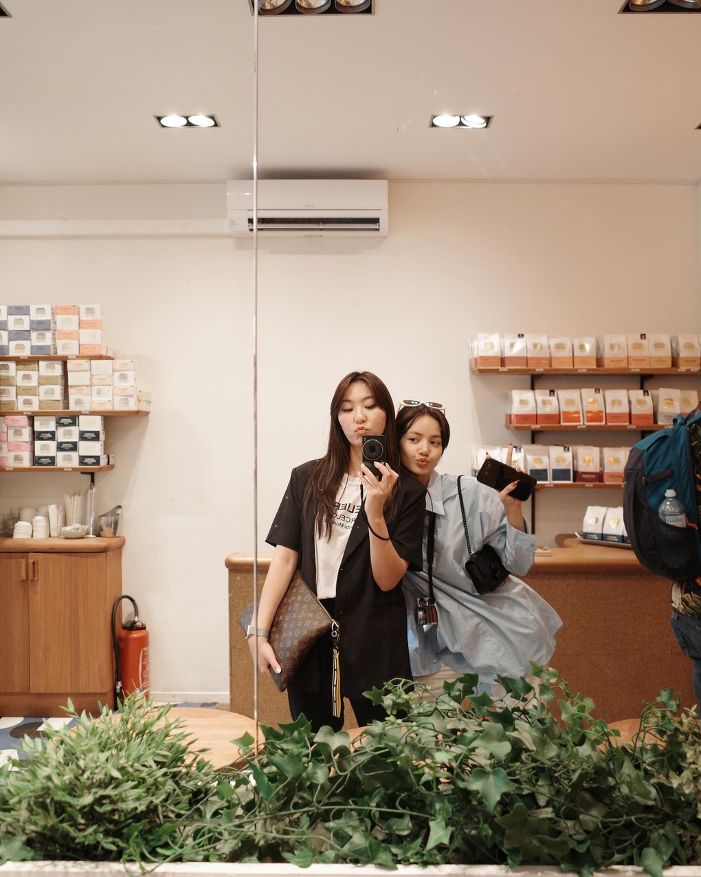 4 nữ quản lý của Blackpink đều xinh đẹp, có hồ sơ khủng - 1 4 nữ quản lý của Blackpink đều xinh đẹp, có hồ sơ khủng - 1