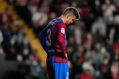 Gerard Pique đột ngột thông báo giải nghệ