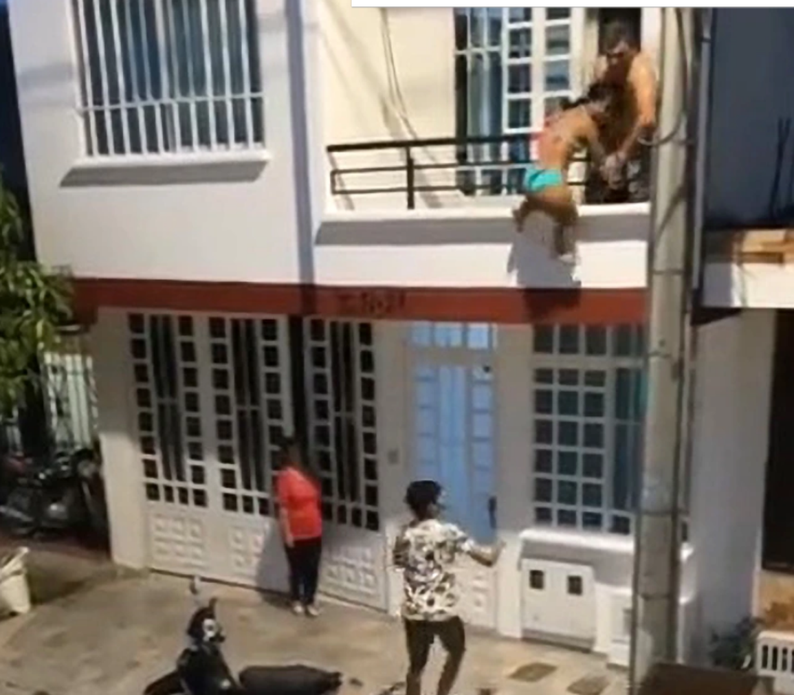 Những vụ đu dây, trèo ban công trốn thoát vì ngoại tình gây bão mạng - 4 Những vụ đu dây, trèo ban công trốn thoát vì ngoại tình gây bão mạng - 4