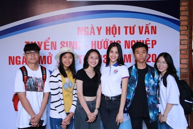 Hơn 7.000 học sinh tham dự ngày hội hướng nghiệp tại trường đại học