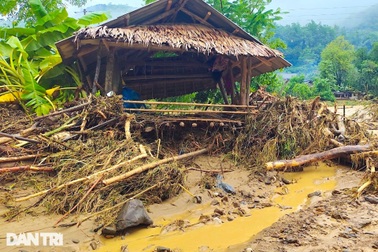 Cảnh lũ ống tàn phá huyện nghèo biên giới Nghệ An