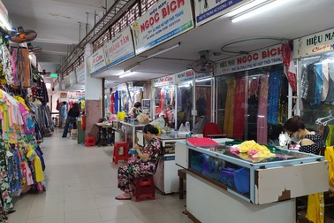 Dịch vụ may áo dài  “nóng” ở Đà Nẵng vắng khách vì corona