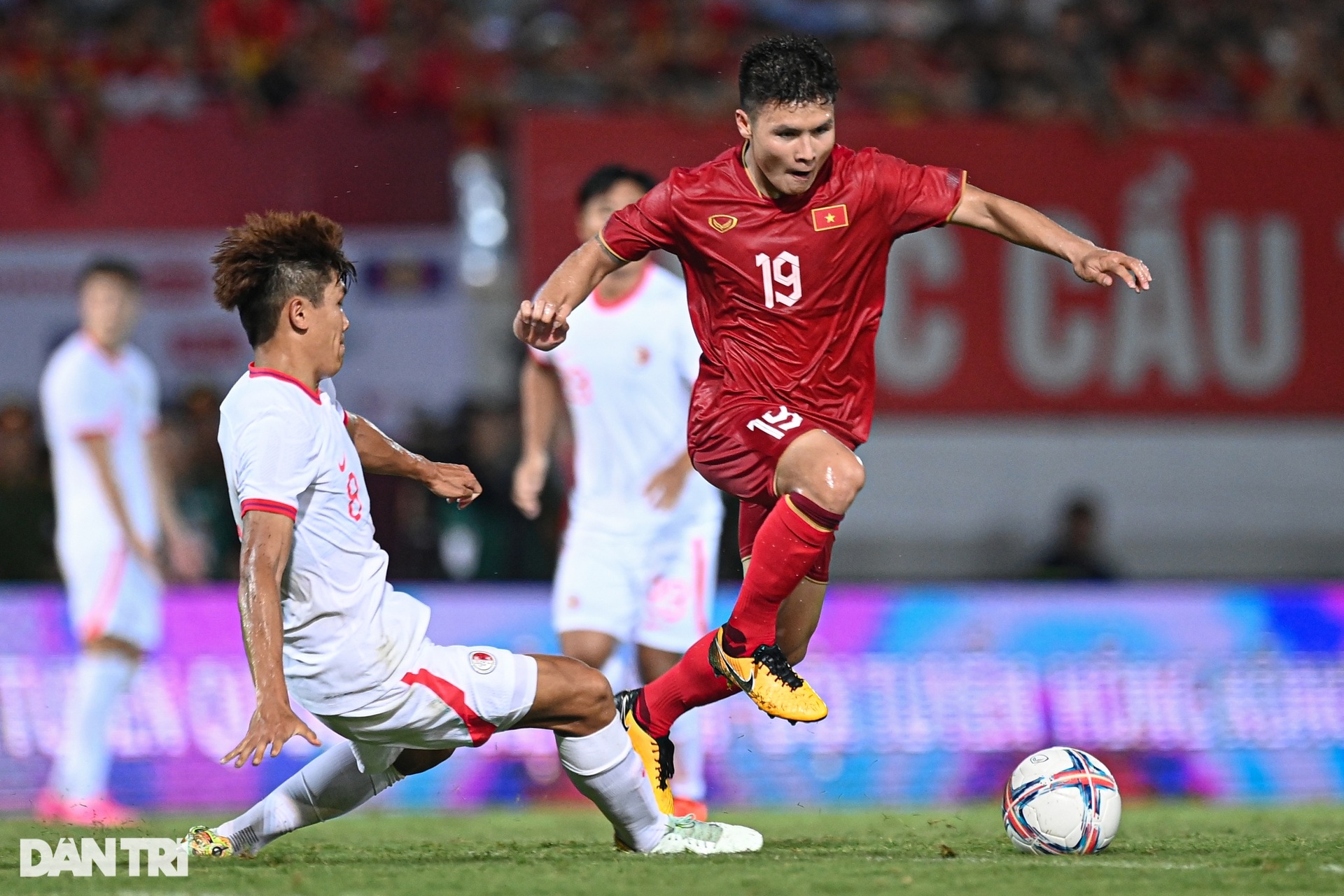 Màn trình diễn của Quang Hải trong ngày HLV Troussier ra mắt - 11