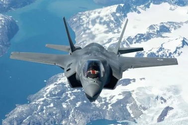 Mỹ chặn máy bay ném bom Nga áp sát không phận